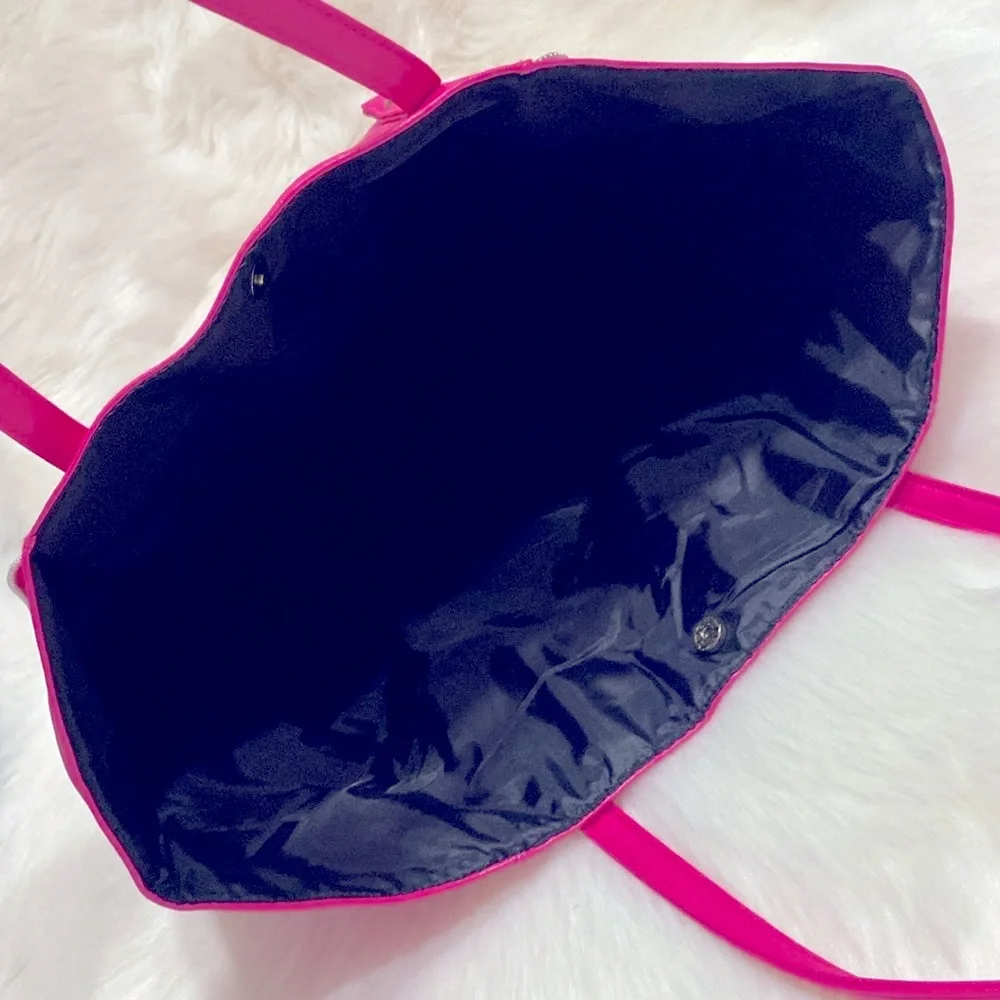 Juicy Couture “Wear Me!” Tote New Excellent Condition